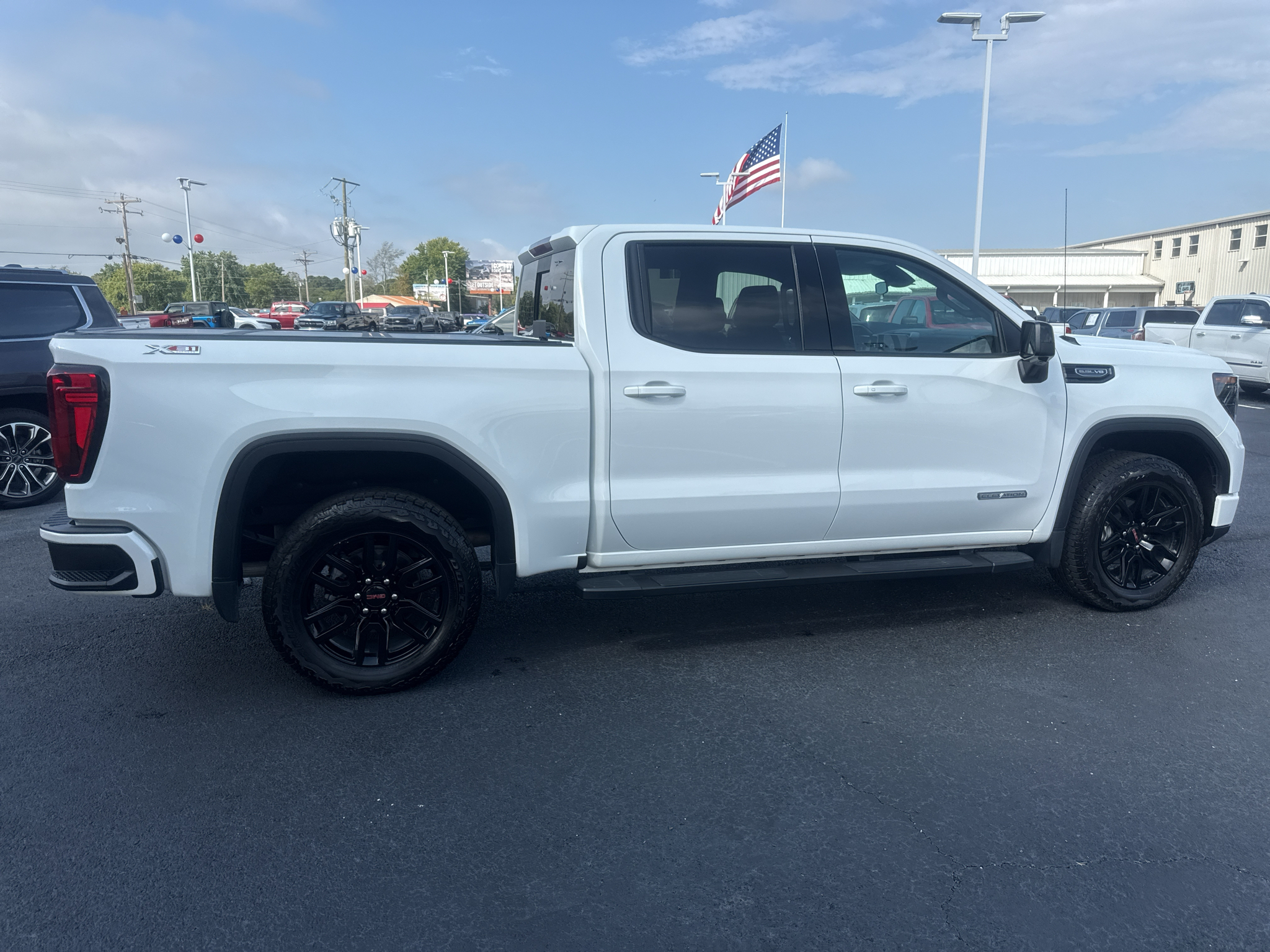 2024 GMC Sierra Elevation photo 4