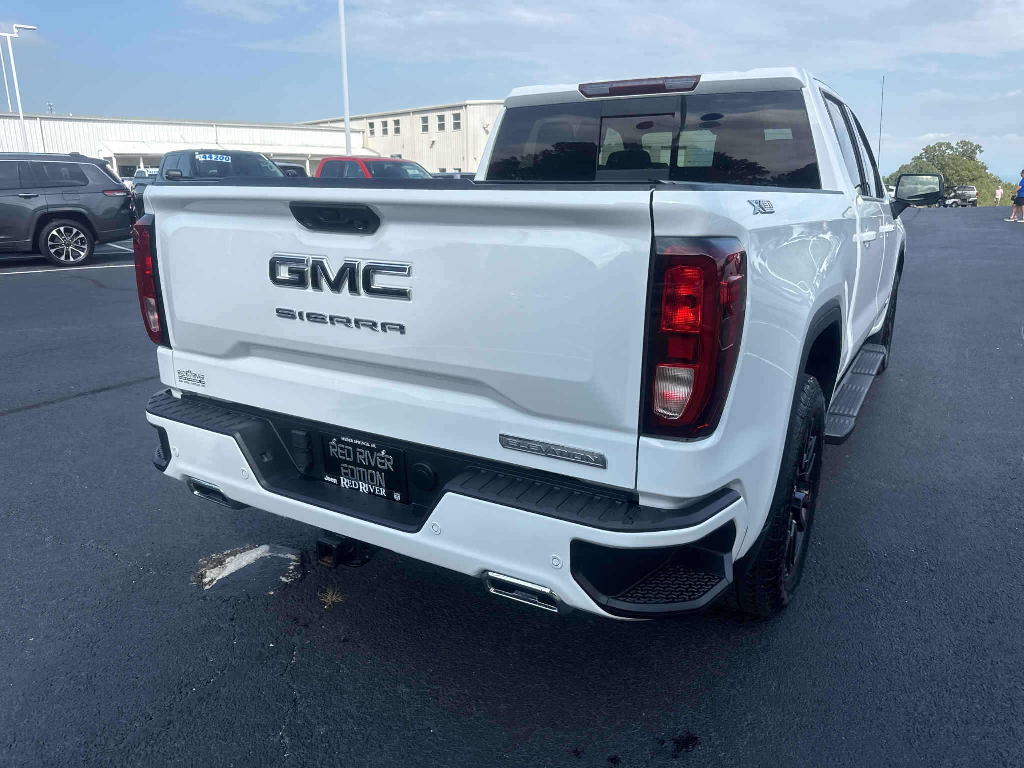2024 GMC Sierra Elevation photo 5