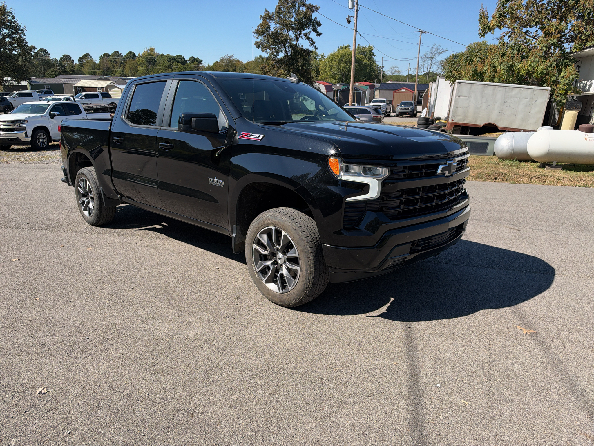 2022 Chevrolet Silverado RST photo 2