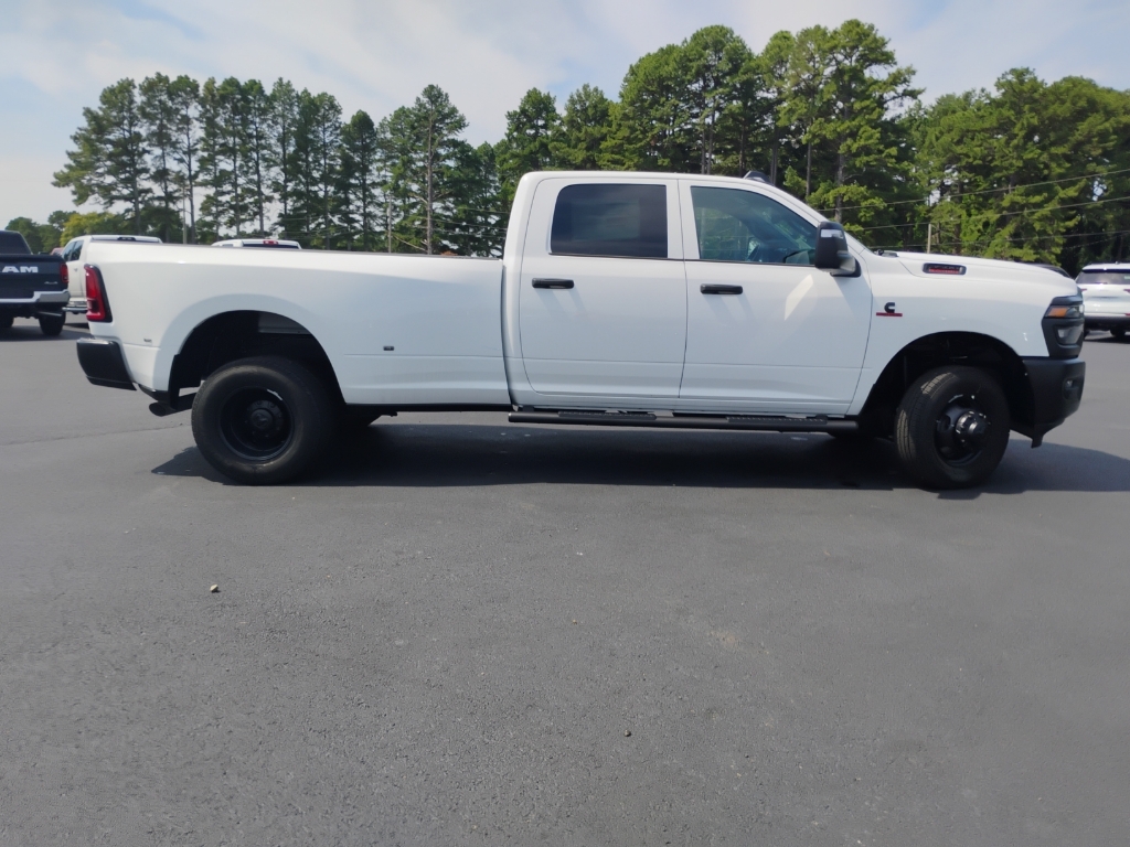 2026 Ram 3500 Tradesman photo 4