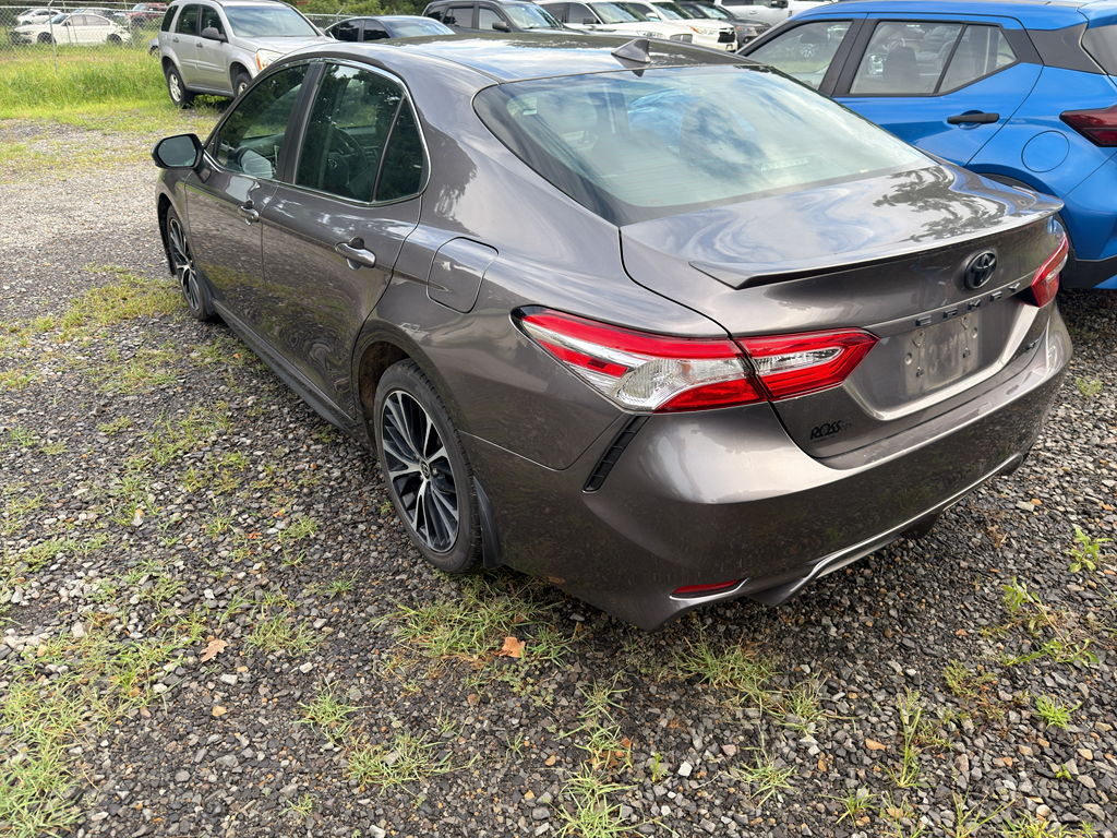 2020 Toyota Camry SE photo 4