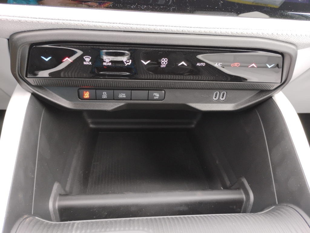 2026 Jeep Cherokee representative vehicle photo