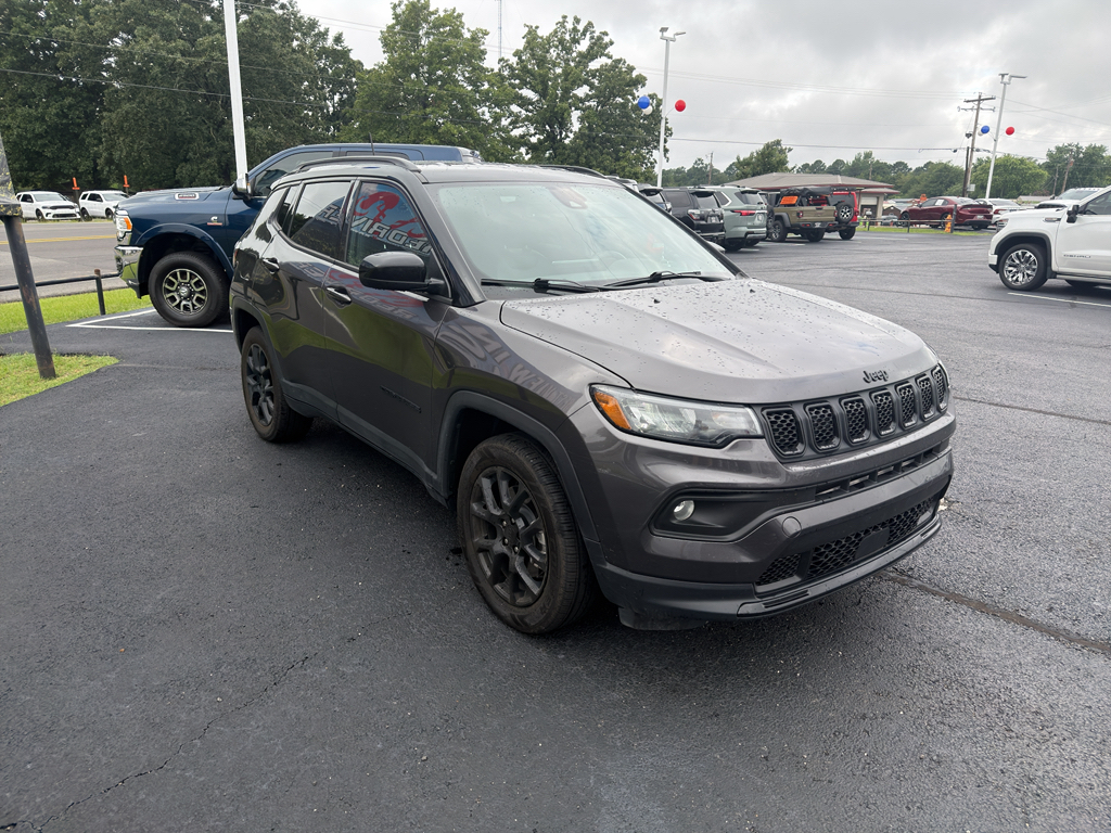 2024 Jeep Compass Latitude photo 3