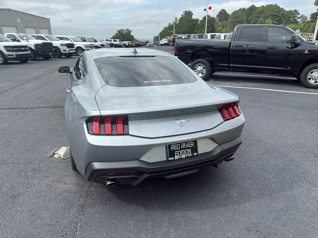 2025 Ford Mustang EcoBoost photo 6