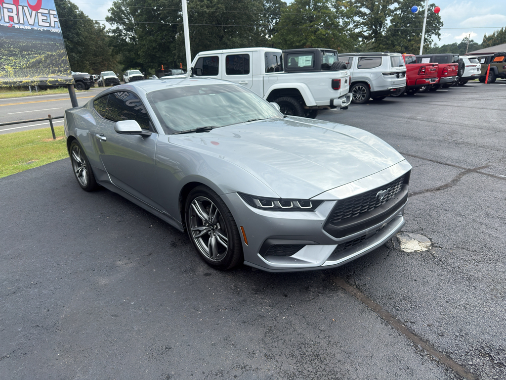 2025 Ford Mustang EcoBoost photo 3
