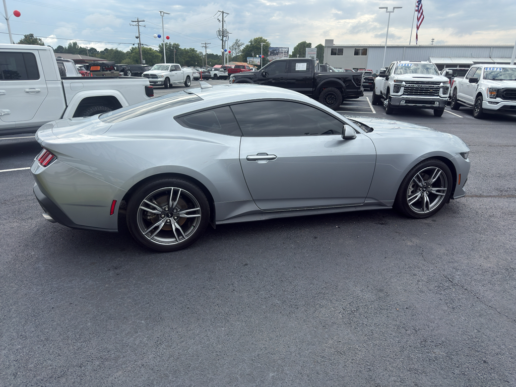 2025 Ford Mustang EcoBoost photo 4