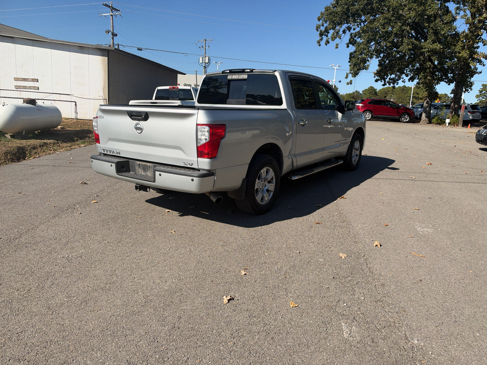 2018 Nissan Titan SV photo 2
