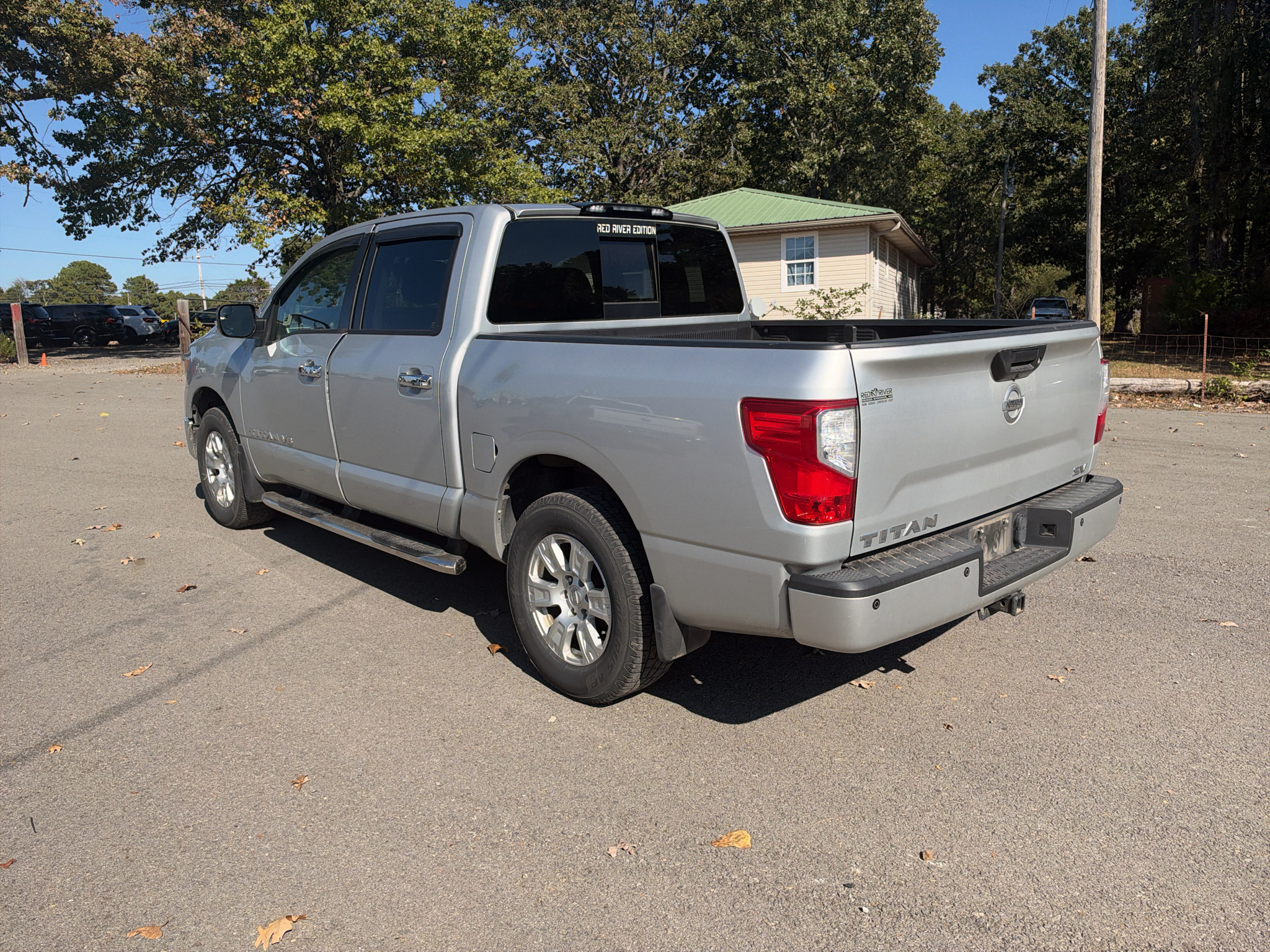 2018 Nissan Titan SV photo 3