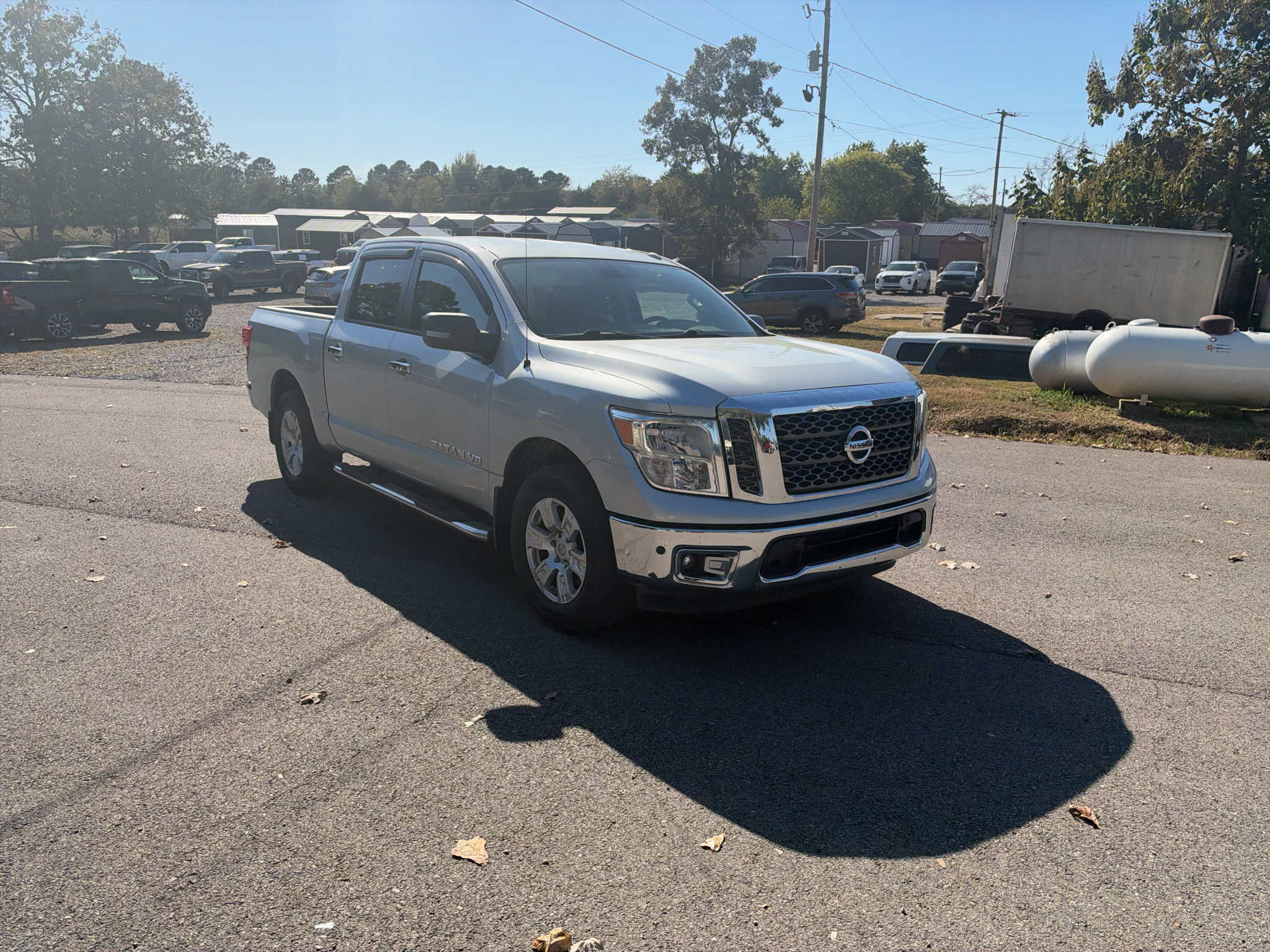 2018 Nissan Titan SV photo 1