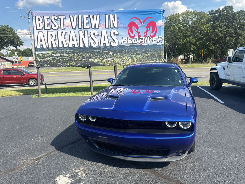 2018 Dodge Challenger SXT Plus photo 2