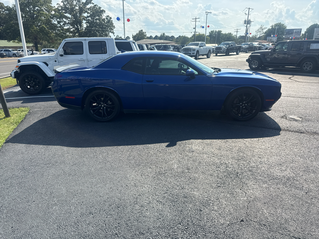 2018 Dodge Challenger SXT Plus photo 4
