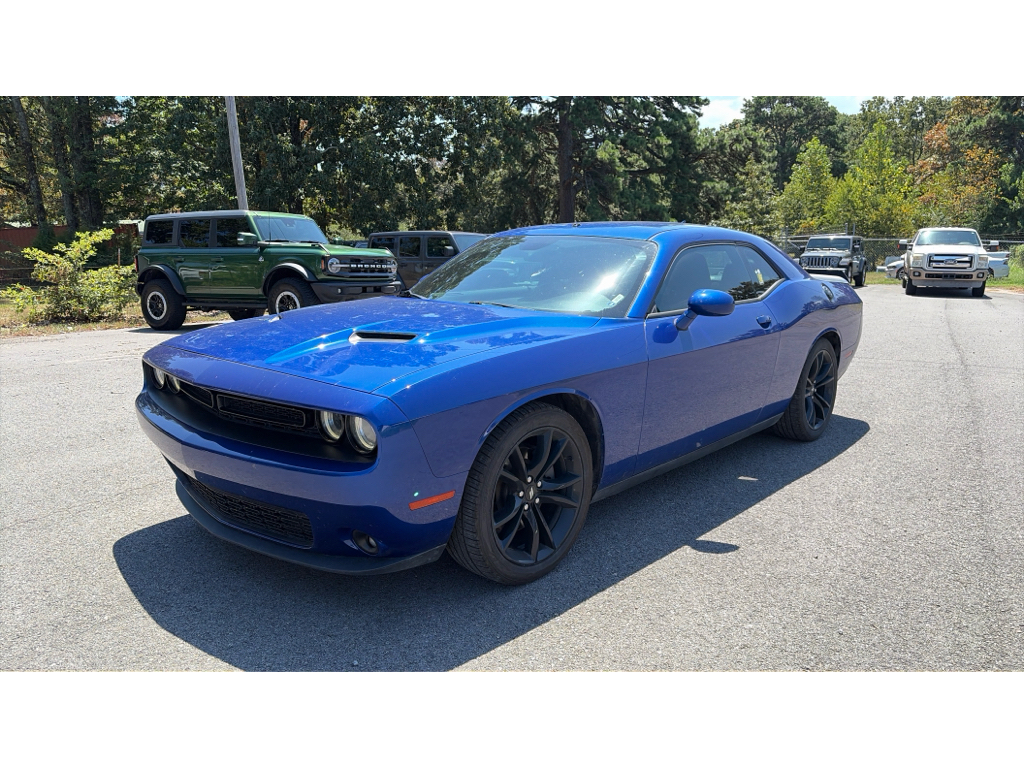 2018 Dodge Challenger SXT Plus photo 1