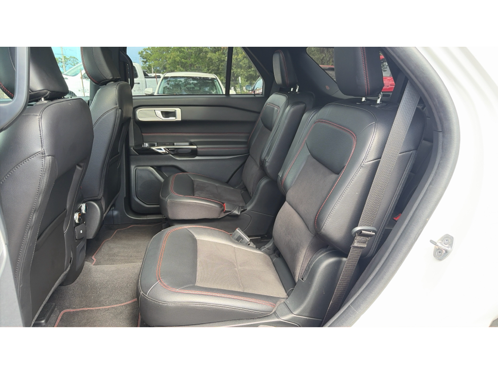 2023 Ford Explorer ST-Line photo 5