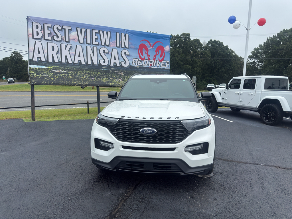 2023 Ford Explorer ST-Line photo 2