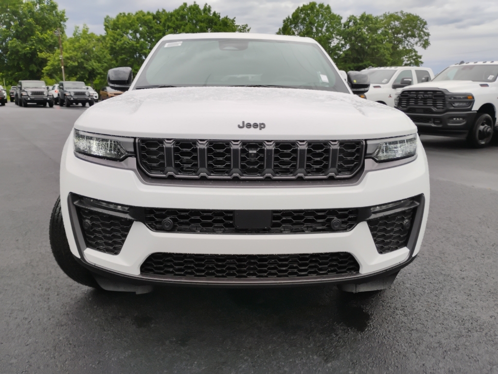 2026 Jeep Grand Cherokee 85th Anniversary Edition photo 2