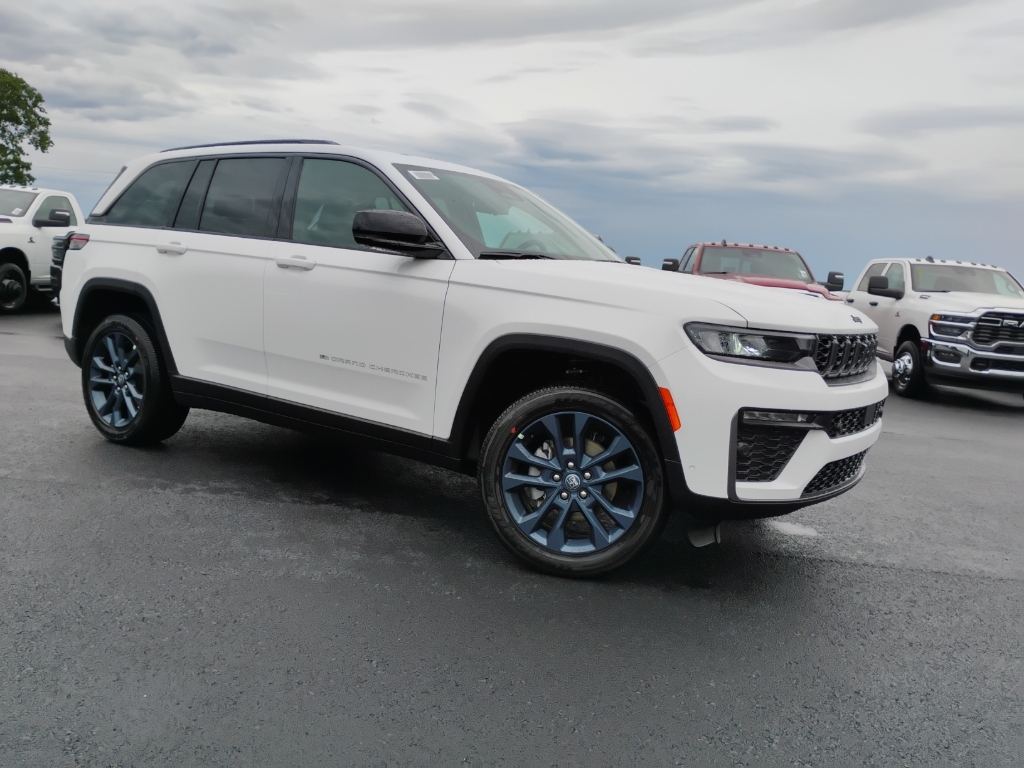 2026 Jeep Grand Cherokee 85th Anniversary Edition photo 3
