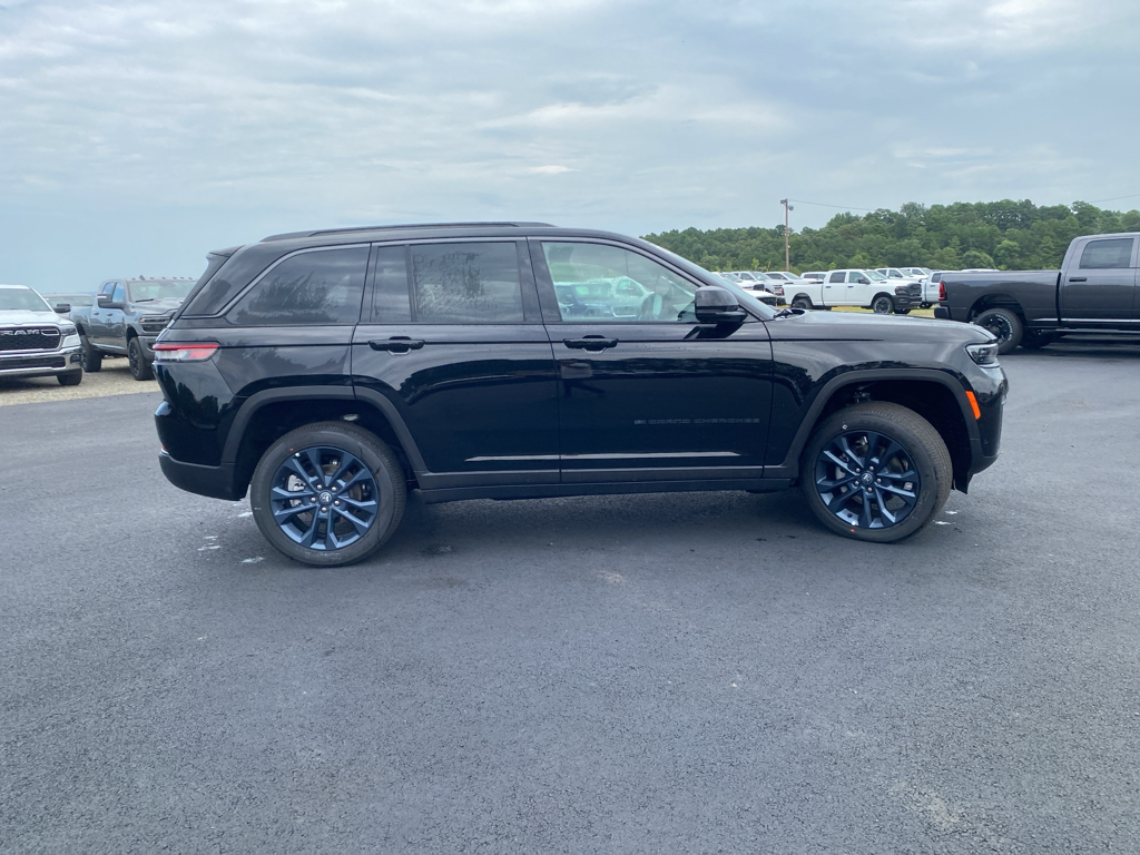 2026 Jeep Grand Cherokee 85th Anniversary Edition photo 4