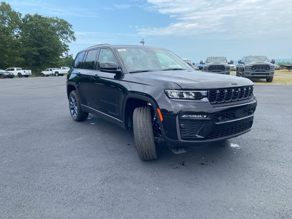 2026 Jeep Grand Cherokee 85th Anniversary Edition photo 3