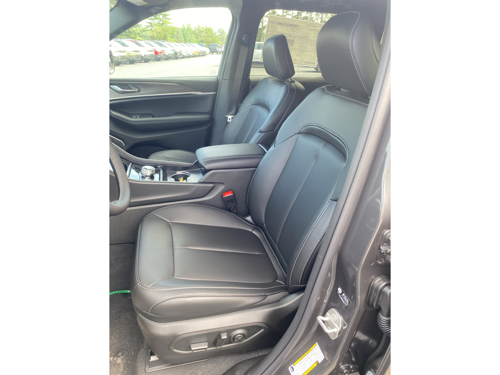 2026 Jeep Grand Cherokee representative vehicle photo