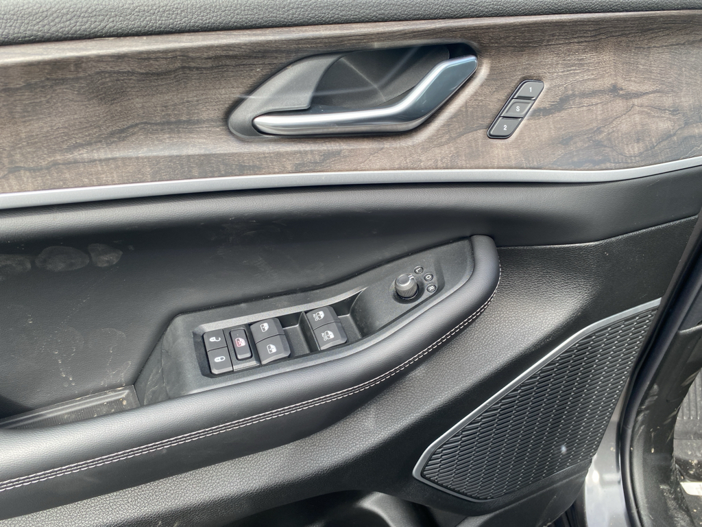 2026 Jeep Grand Cherokee representative vehicle photo