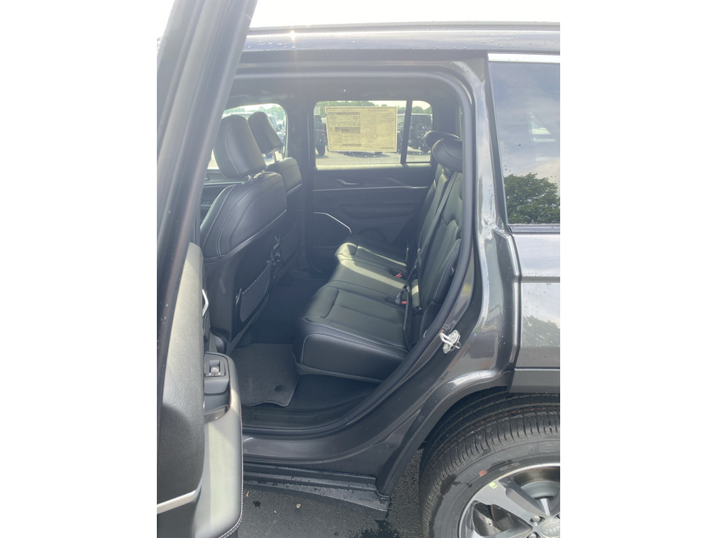 2026 Jeep Grand Cherokee representative vehicle photo