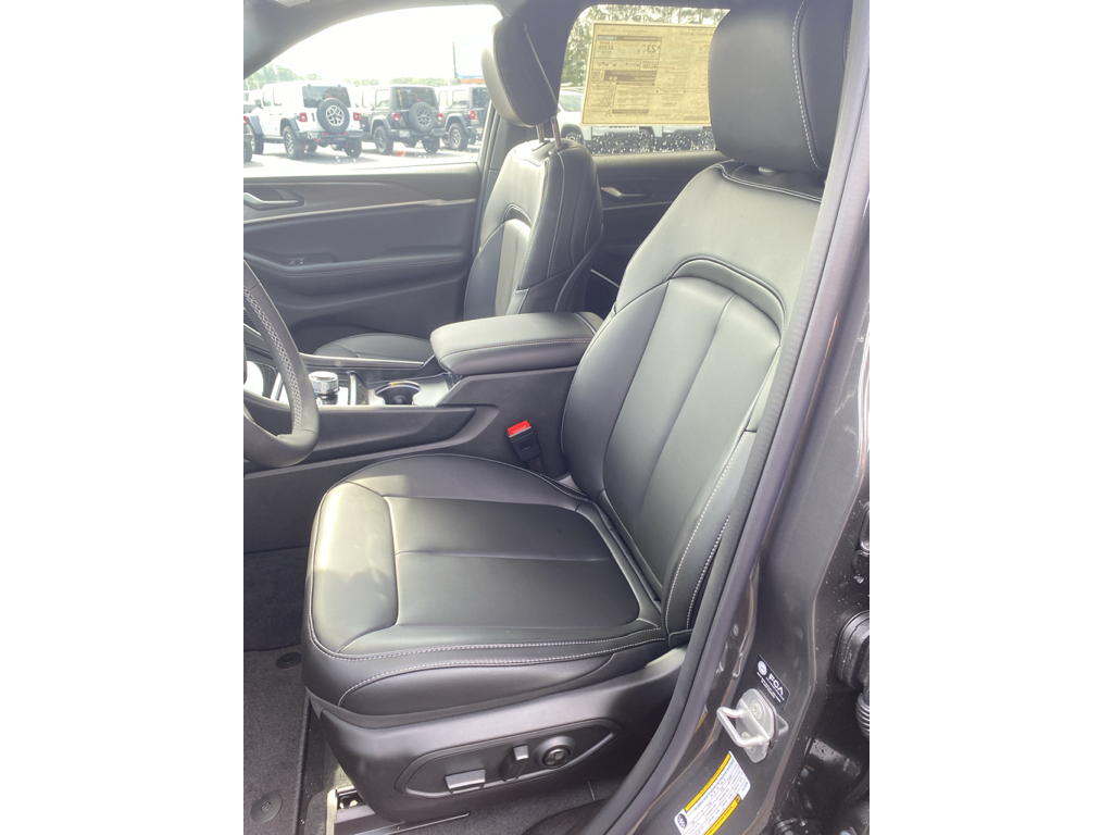 2026 Jeep Grand Cherokee representative vehicle photo