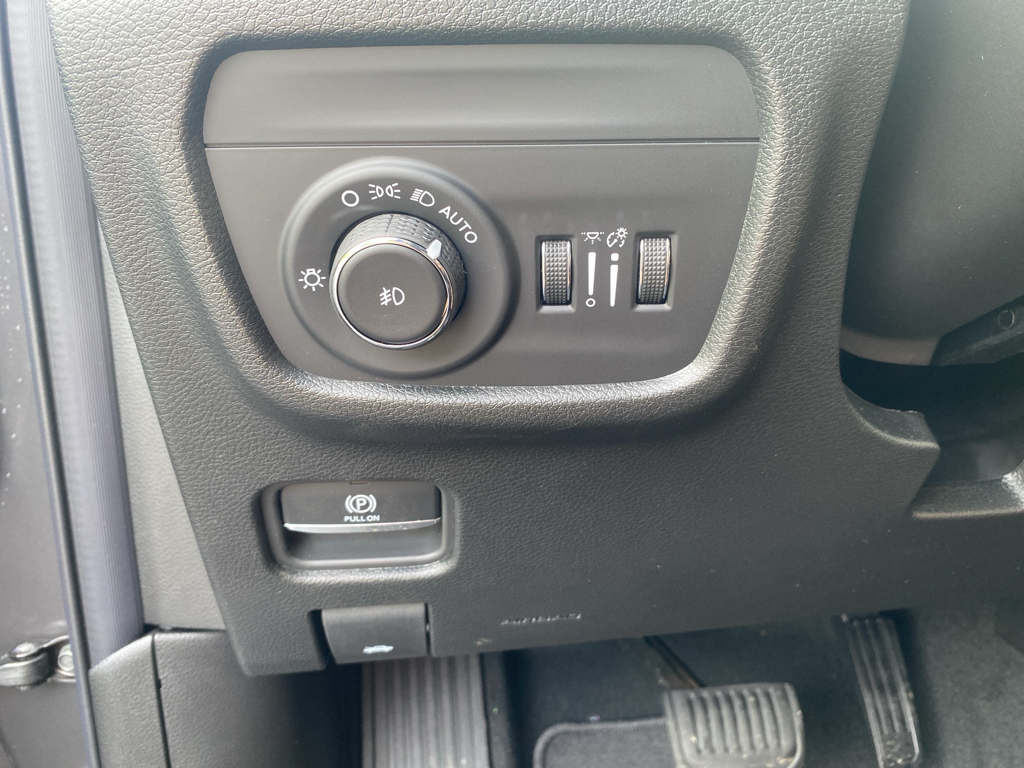2026 Jeep Grand Cherokee representative vehicle photo