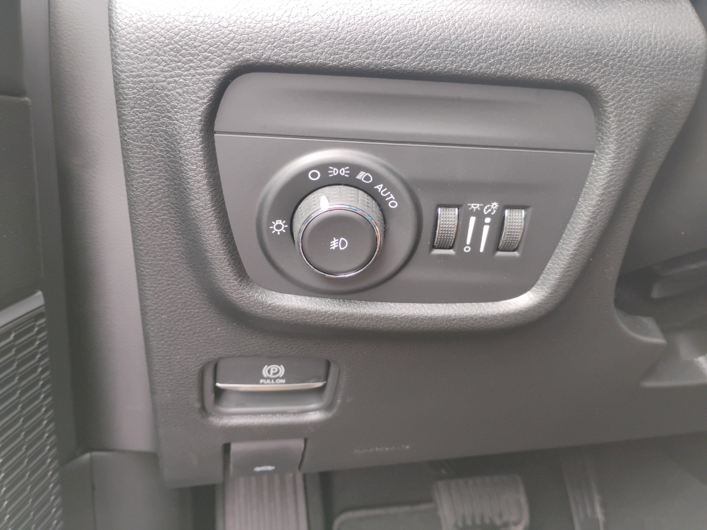 2026 Jeep Grand Cherokee representative vehicle photo