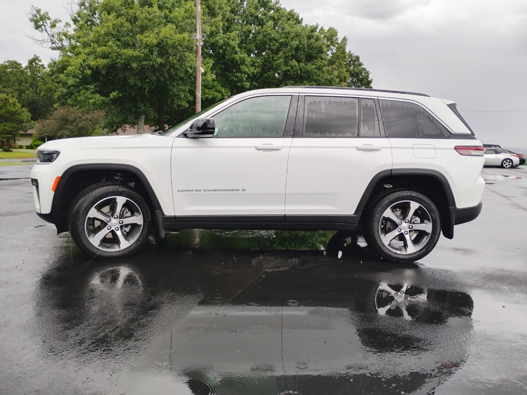2026 Jeep Grand Cherokee representative vehicle photo