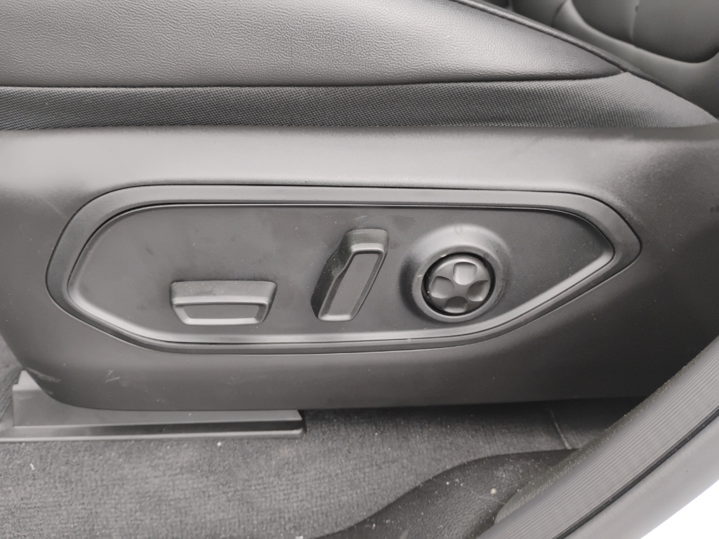 2026 Jeep Grand Cherokee representative vehicle photo