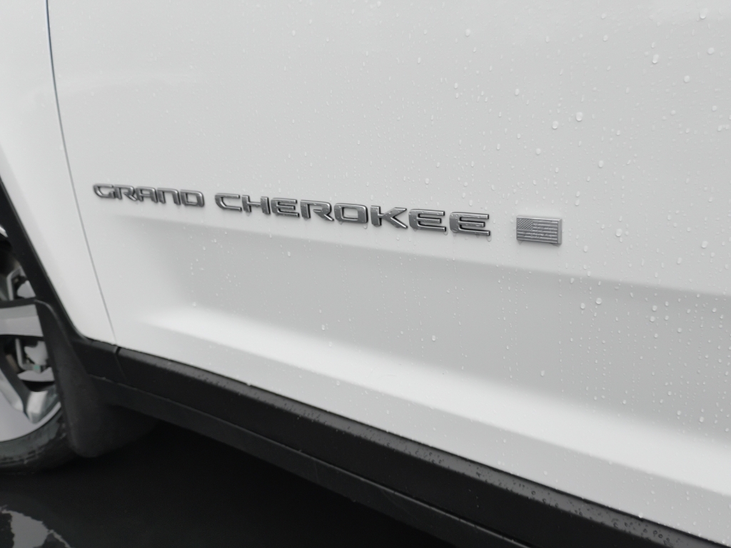 2026 Jeep Grand Cherokee representative vehicle photo