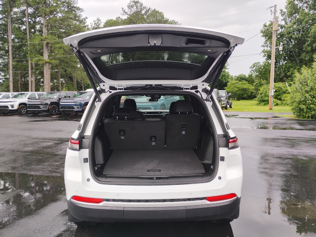 2026 Jeep Grand Cherokee representative vehicle photo