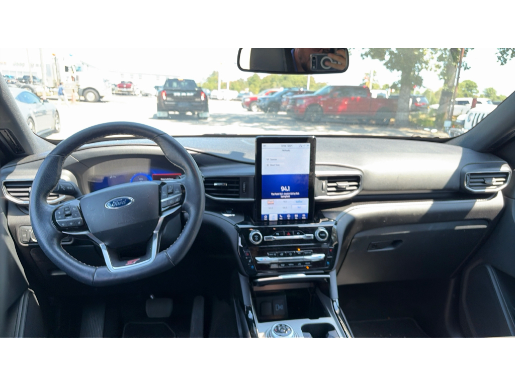 2022 Ford Explorer ST photo 6