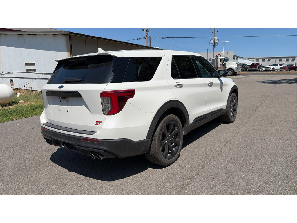 2022 Ford Explorer ST photo 3