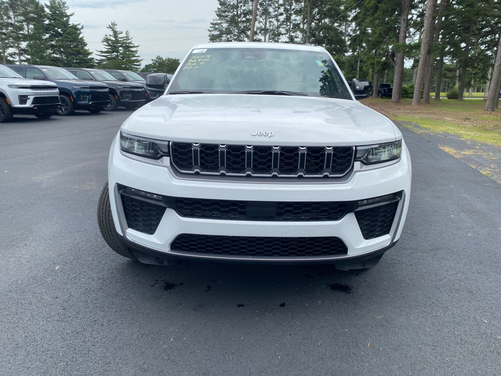 2026 Jeep Grand Cherokee Limited photo 2