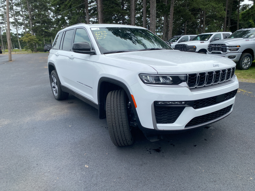 2026 Jeep Grand Cherokee Limited photo 3