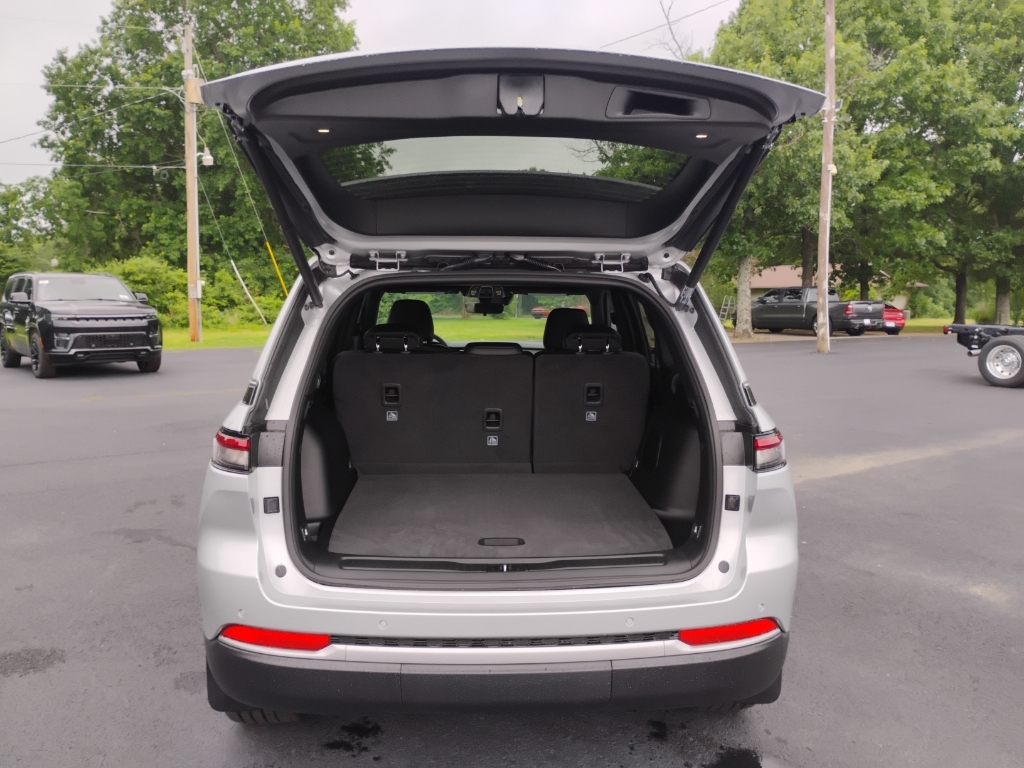 2026 Jeep Grand Cherokee representative vehicle photo