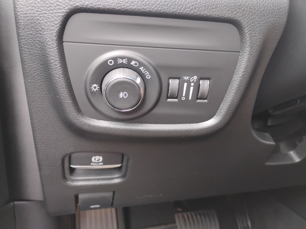 2026 Jeep Grand Cherokee representative vehicle photo