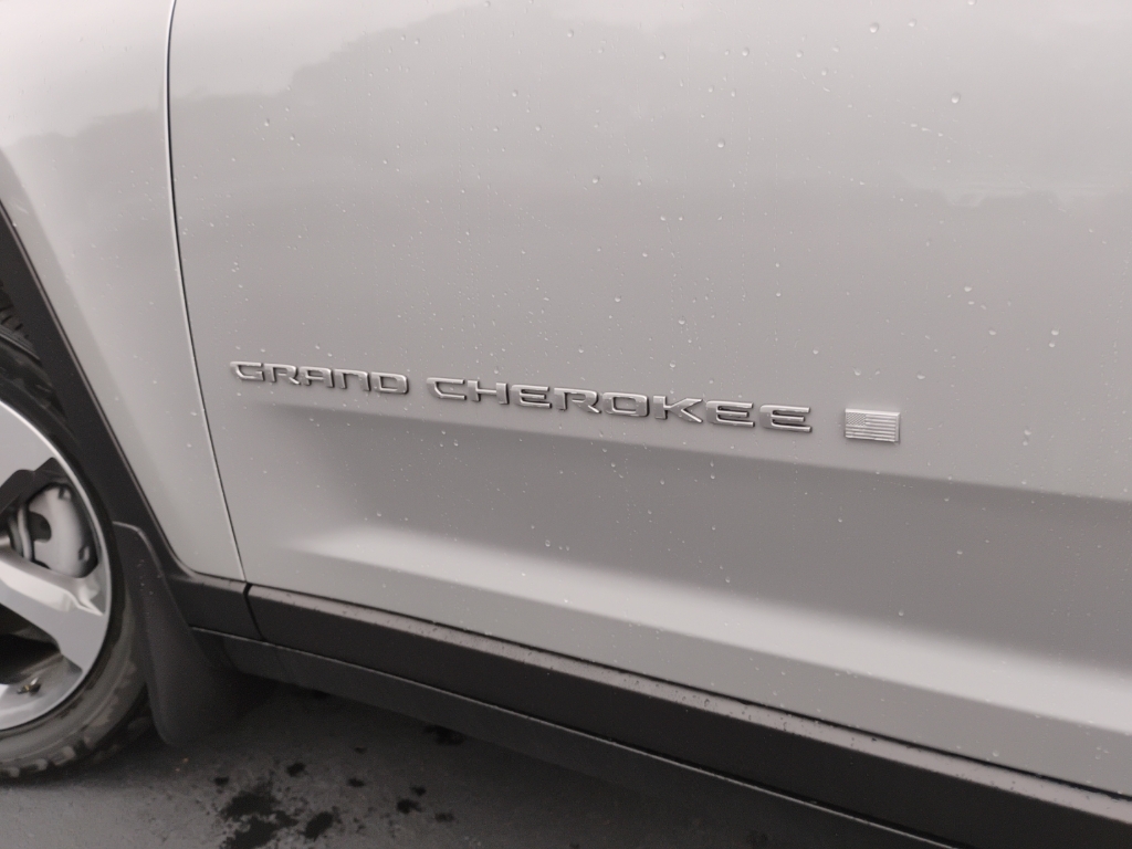 2026 Jeep Grand Cherokee representative vehicle photo