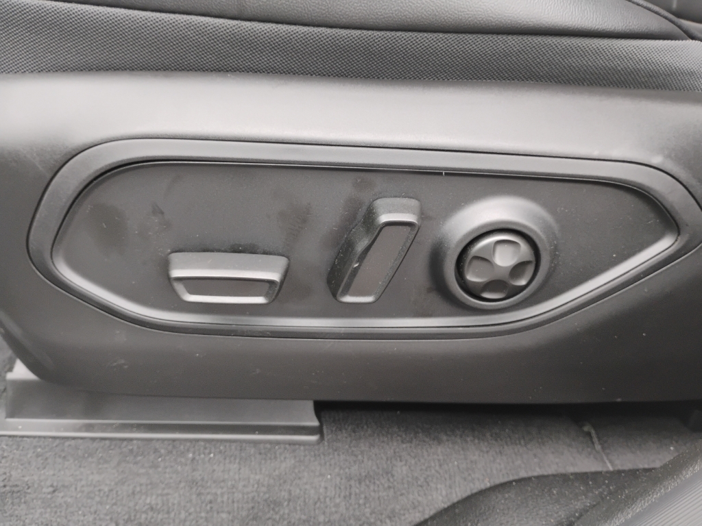 2026 Jeep Grand Cherokee representative vehicle photo