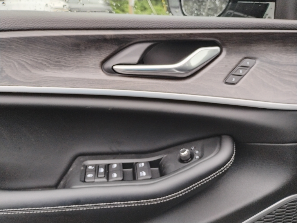 2026 Jeep Grand Cherokee representative vehicle photo