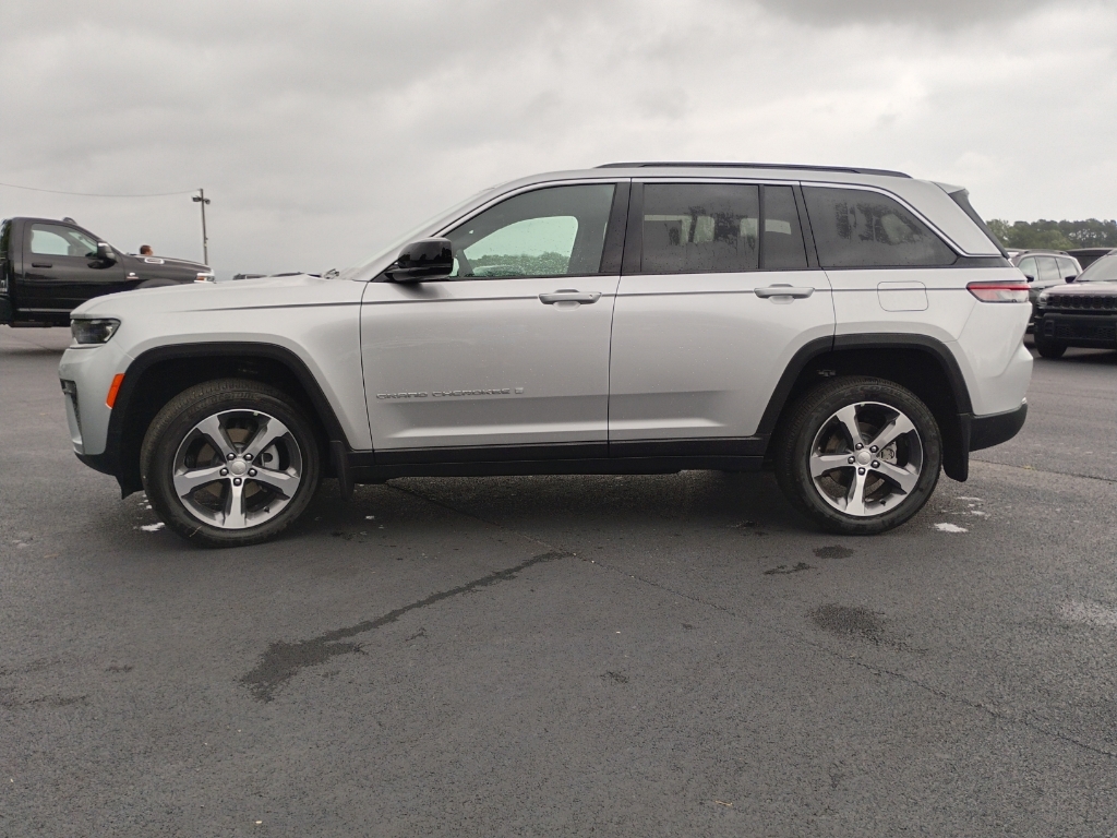 2026 Jeep Grand Cherokee representative vehicle photo