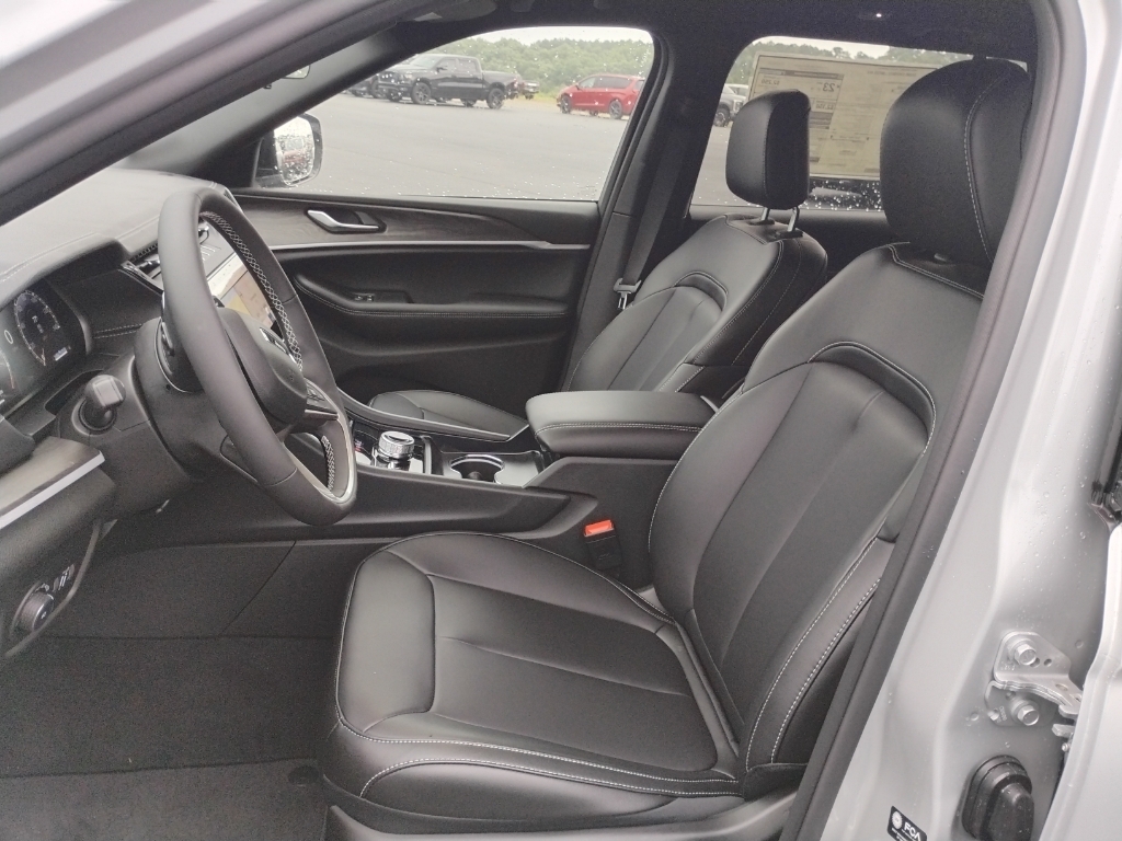 2026 Jeep Grand Cherokee representative vehicle photo