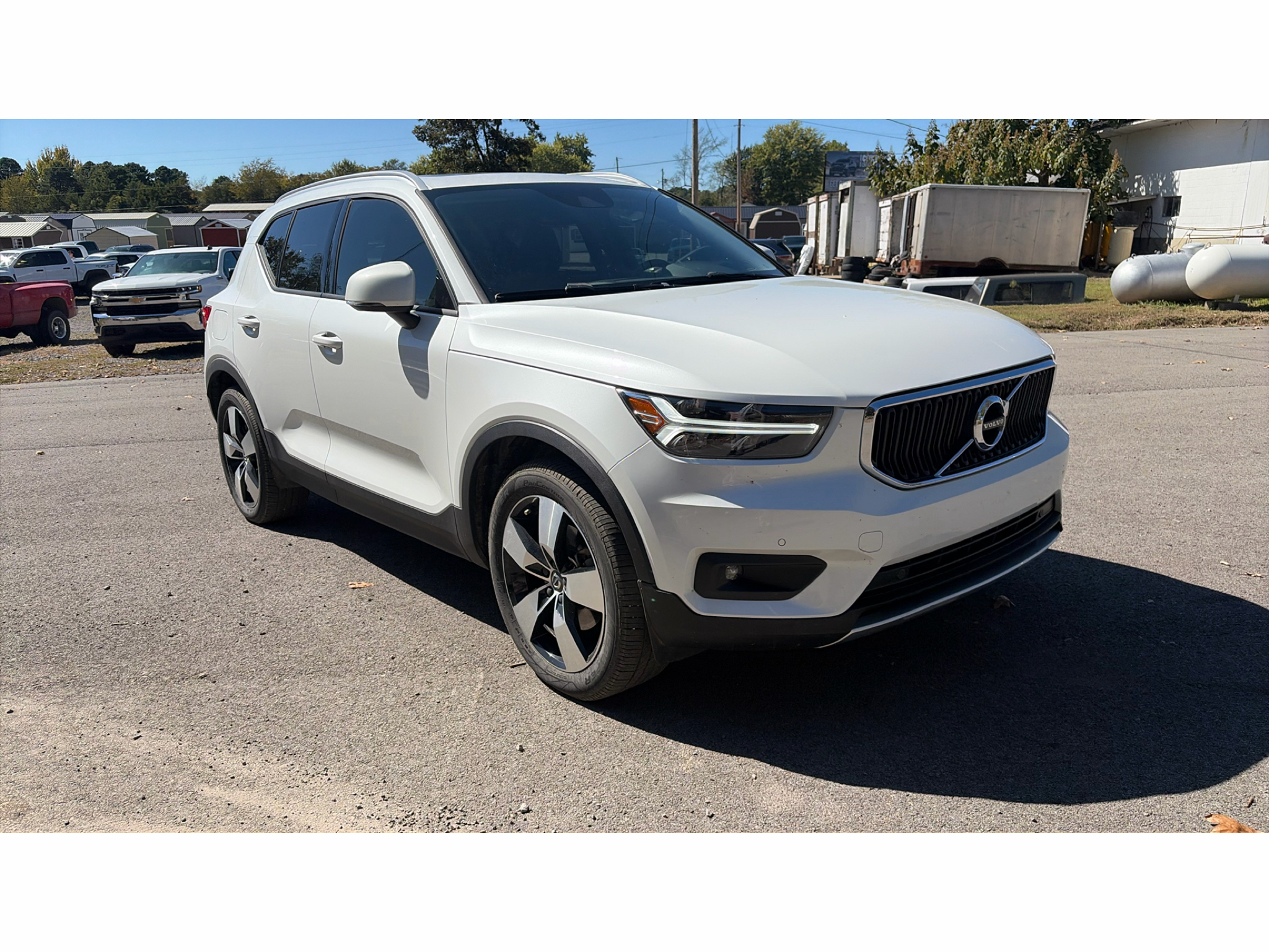 2021 Volvo XC40 Momentum photo 2