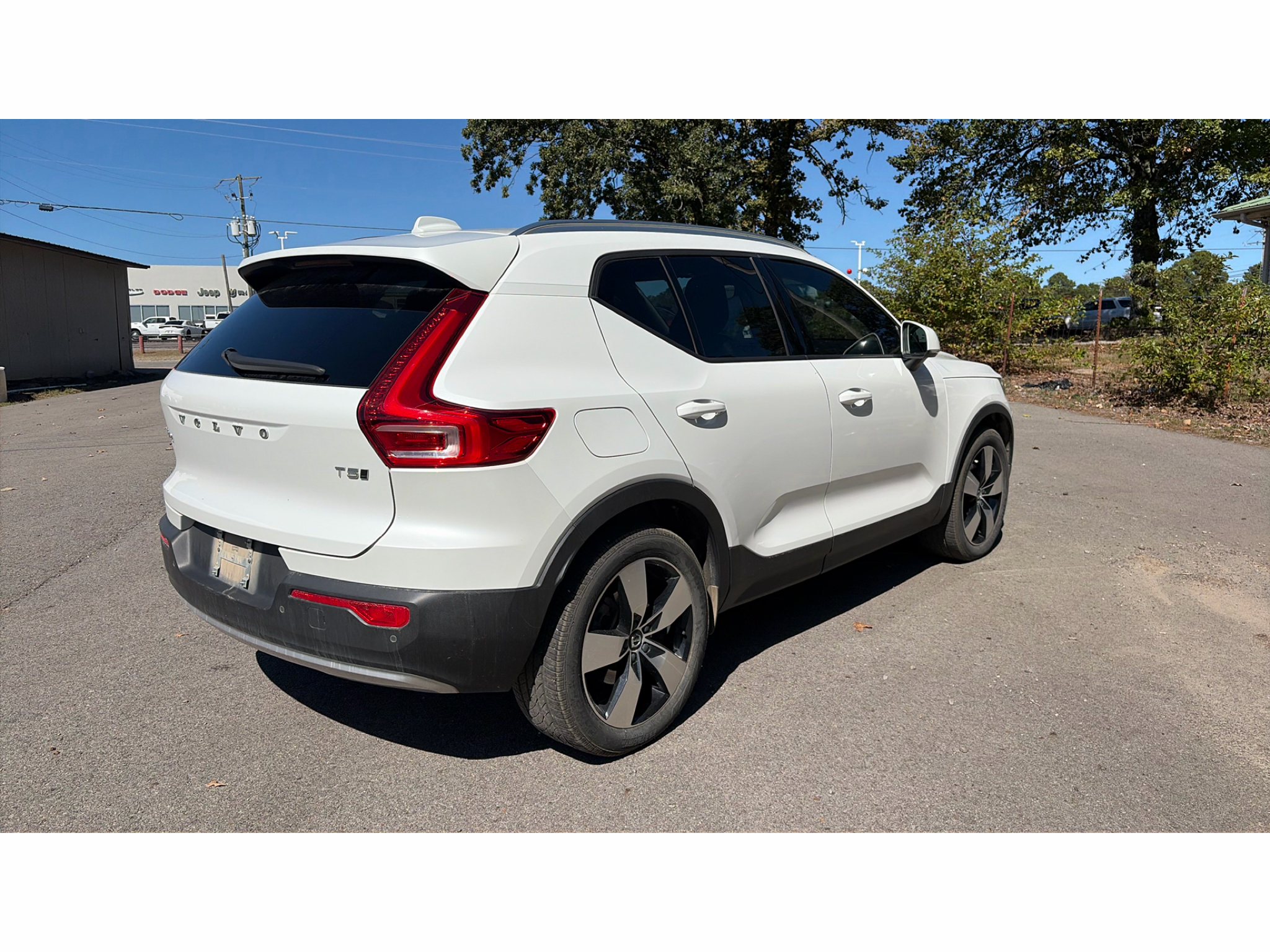 2021 Volvo XC40 Momentum photo 3