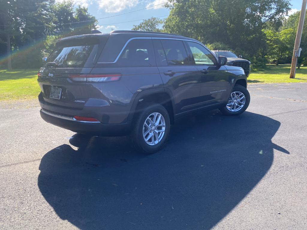 2026 Jeep Grand Cherokee Laredo photo 6