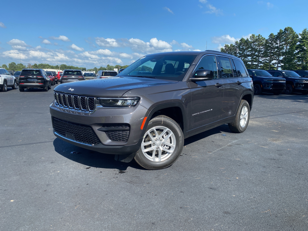 2026 Jeep Grand Cherokee Laredo photo 1