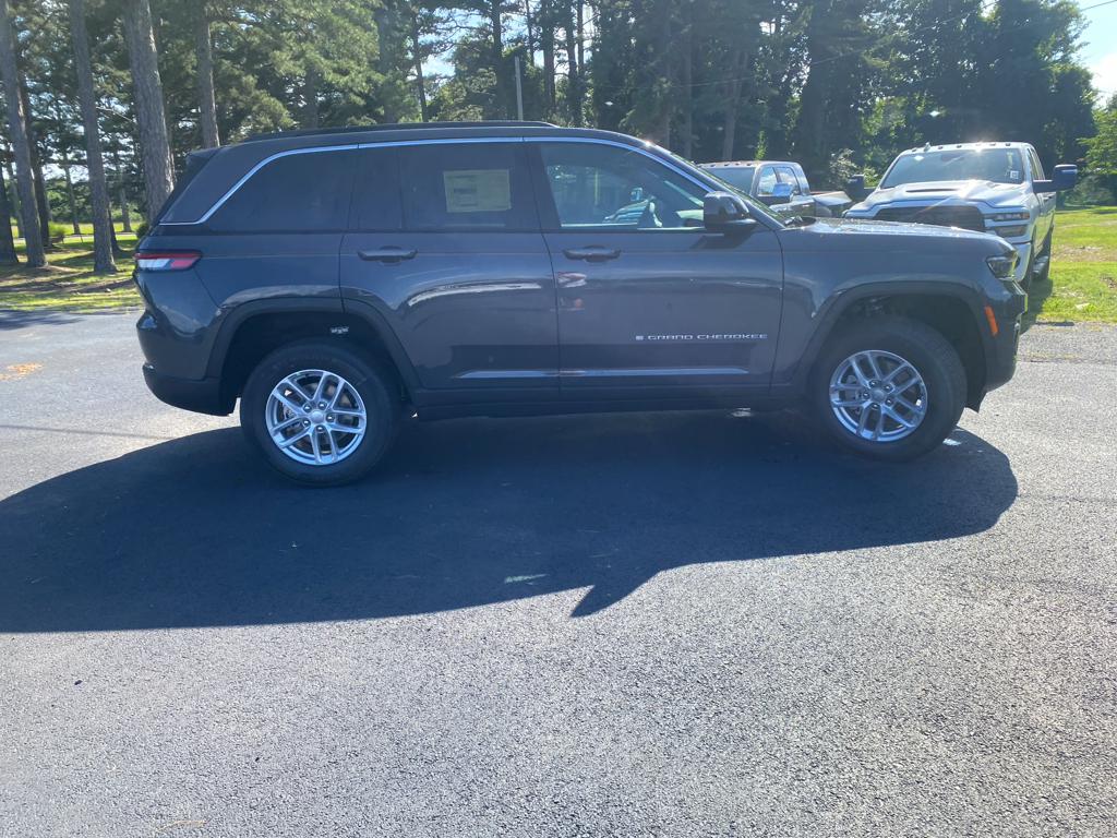 2026 Jeep Grand Cherokee Laredo photo 4