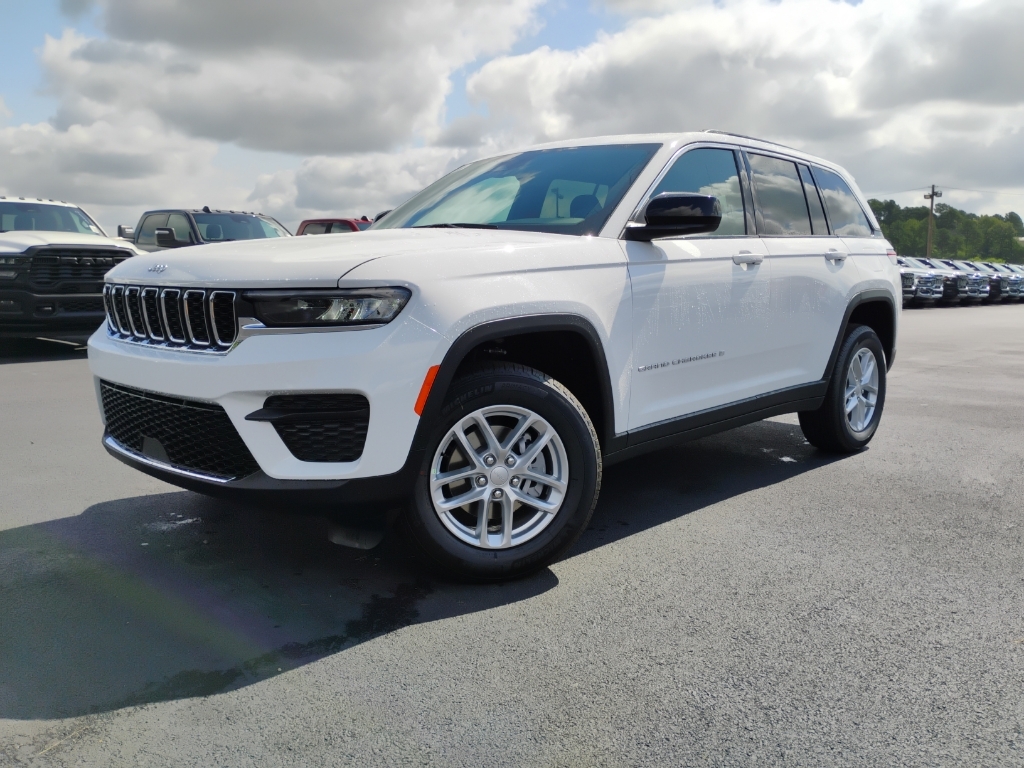 2026 Jeep Grand Cherokee Laredo X photo 1