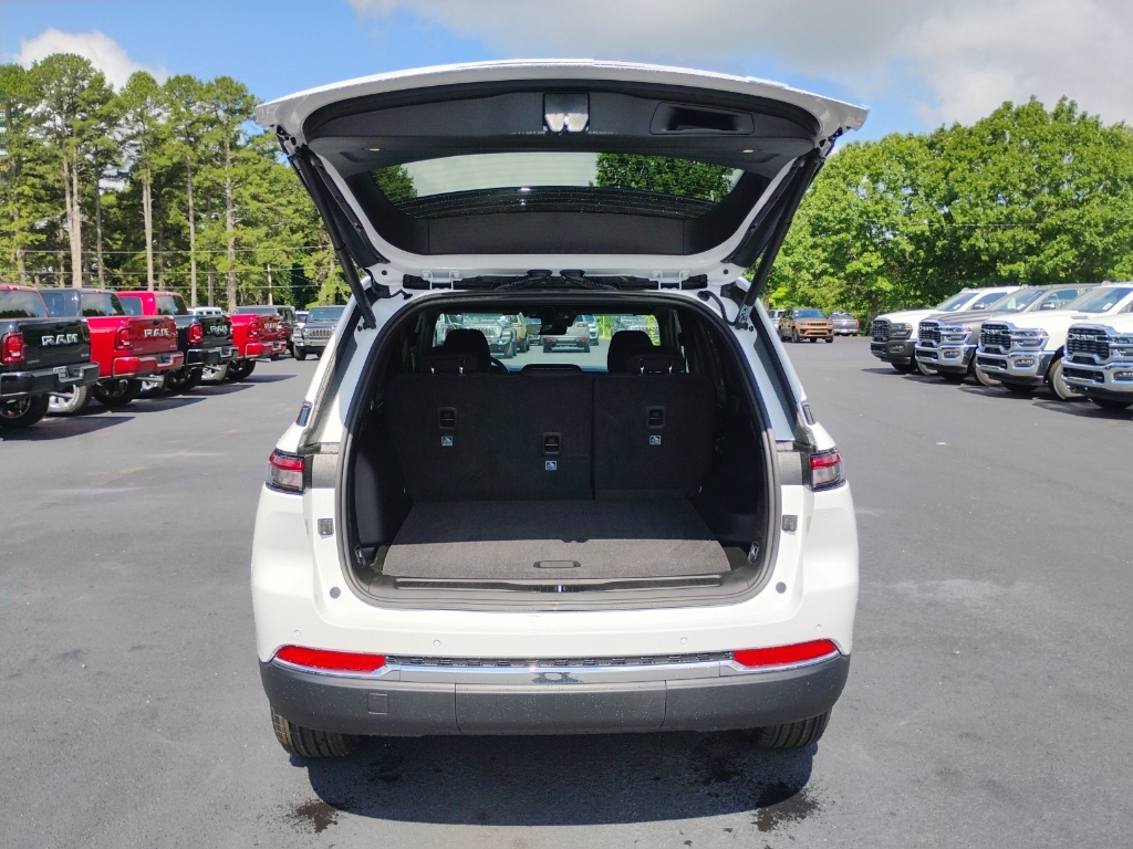 2026 Jeep Grand Cherokee representative vehicle photo